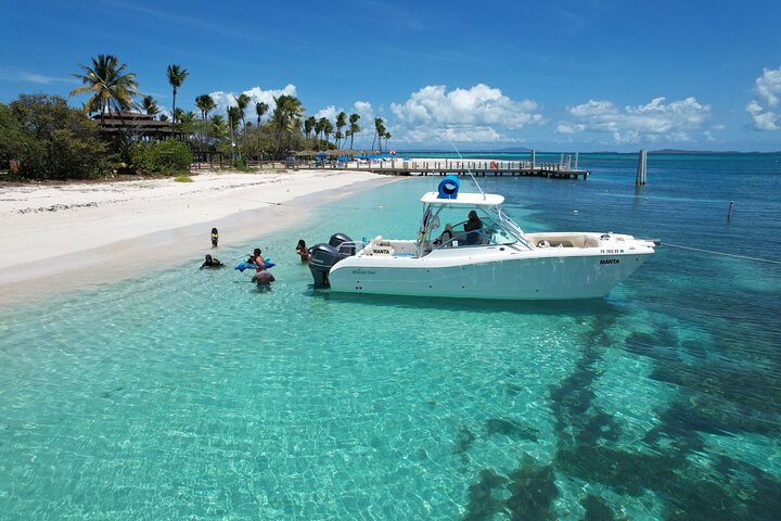 30' Manta Power Cat (6 passengers max)