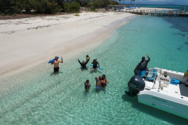 30' Manta Power Cat (6 passengers max)