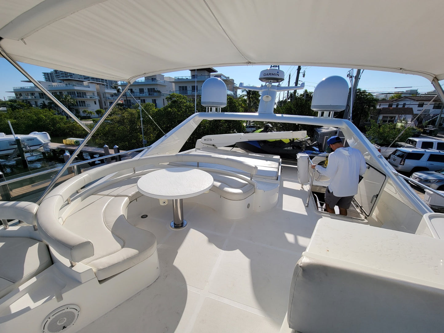 70' Ferretti (12 passengers max)