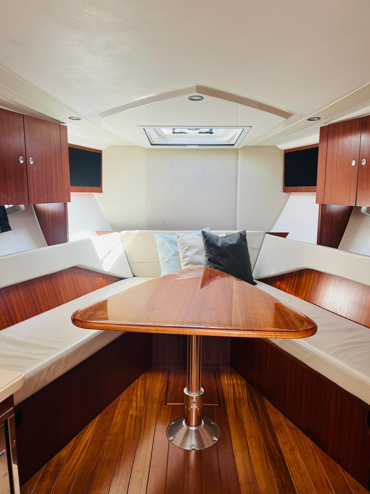 40' Pursuit ( 8 passengers max)