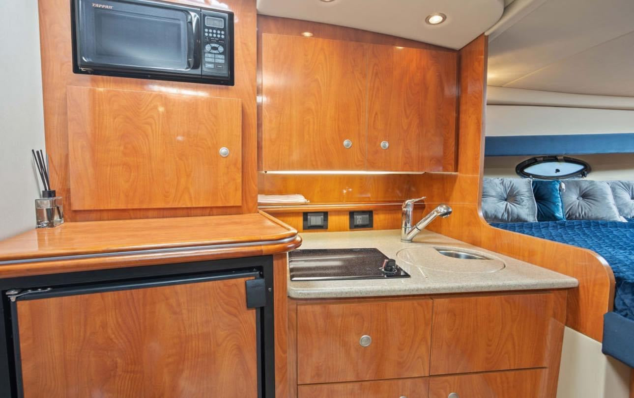 36' Cruiser (8 passengers max)