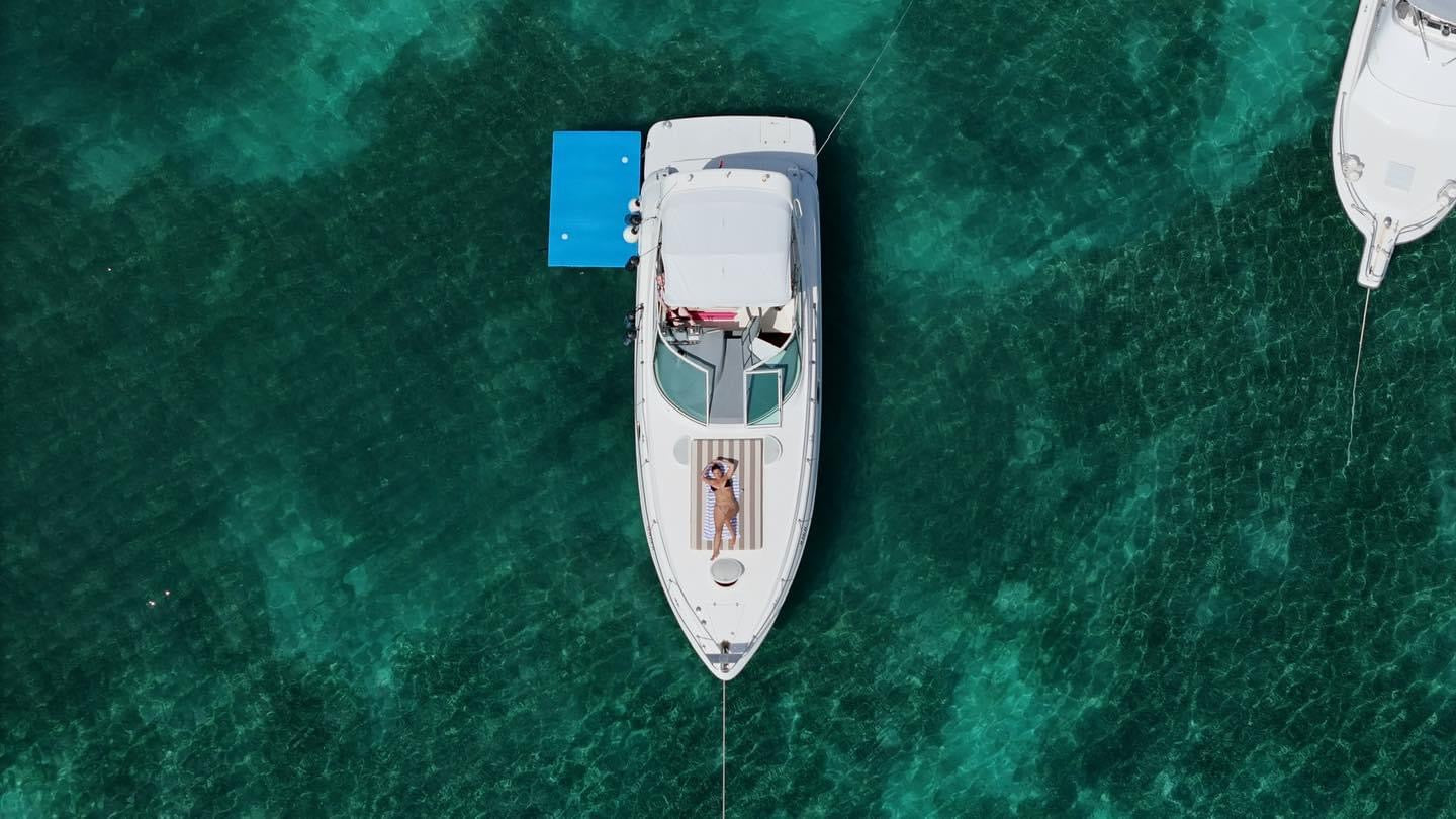 36' Cruiser (8 passengers max)