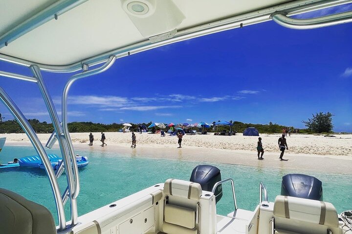 30' Manta Power Cat (6 passengers max)