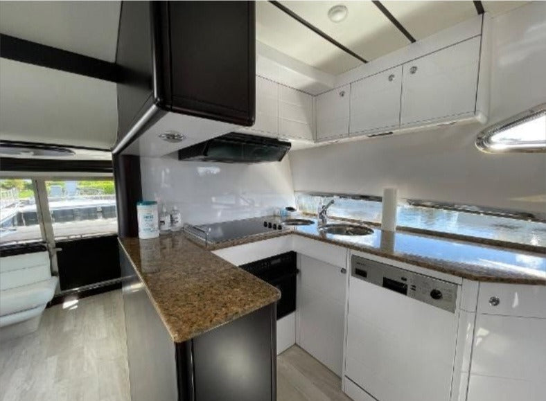 70' Ferretti (12 passengers max)
