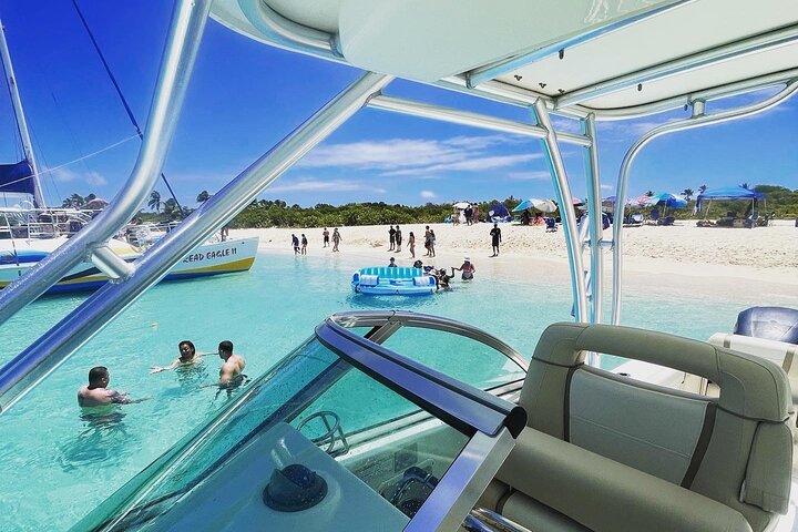 30' Manta Power Cat (6 passengers max)