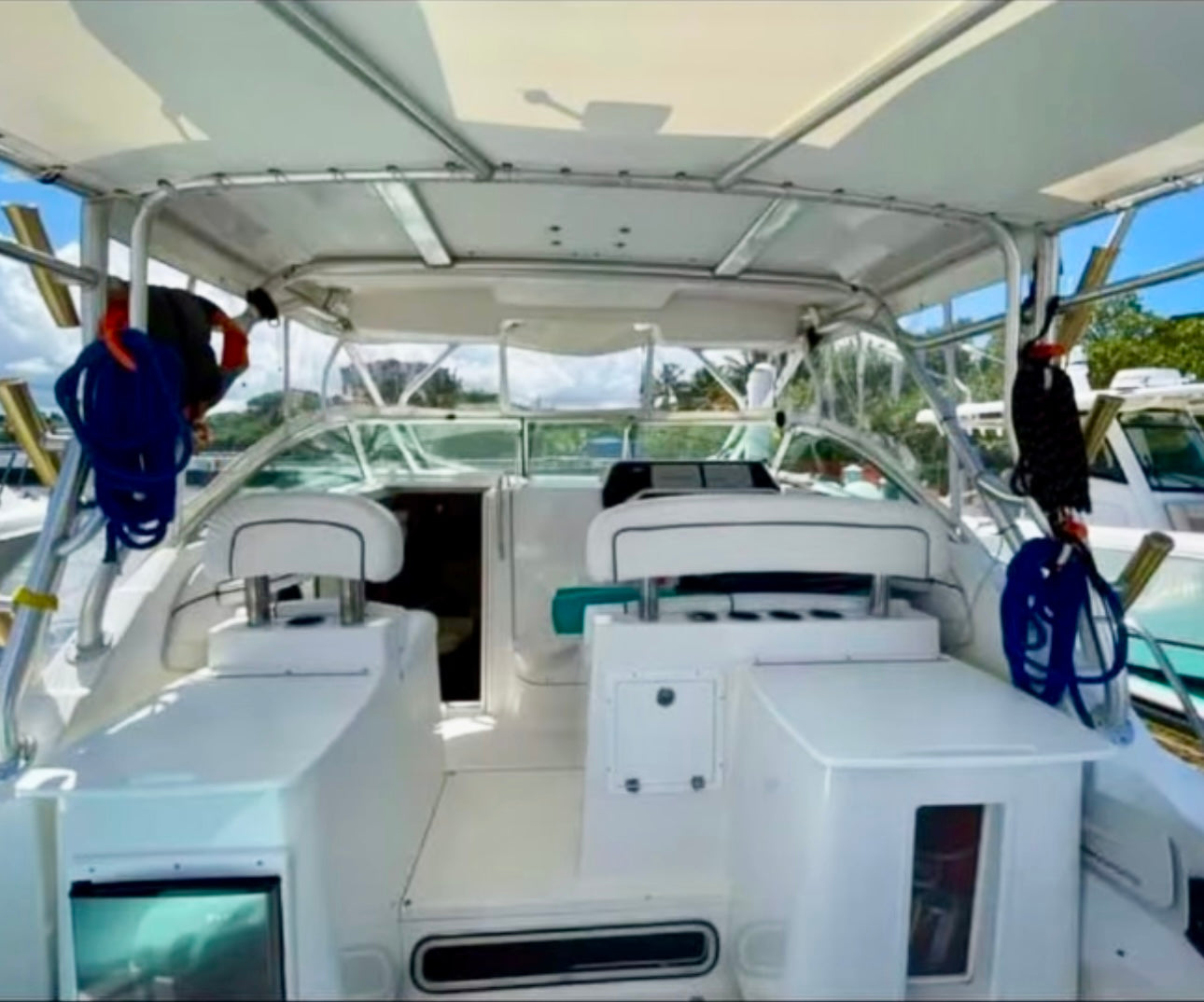 30' Wellcraft 4-6 hours (6-8 passengers max)