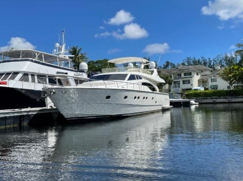 70' Ferretti (12 passengers max)