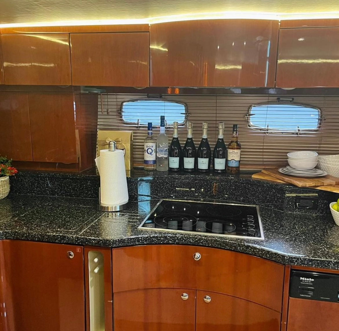 65' Fairline (12 passengers max)