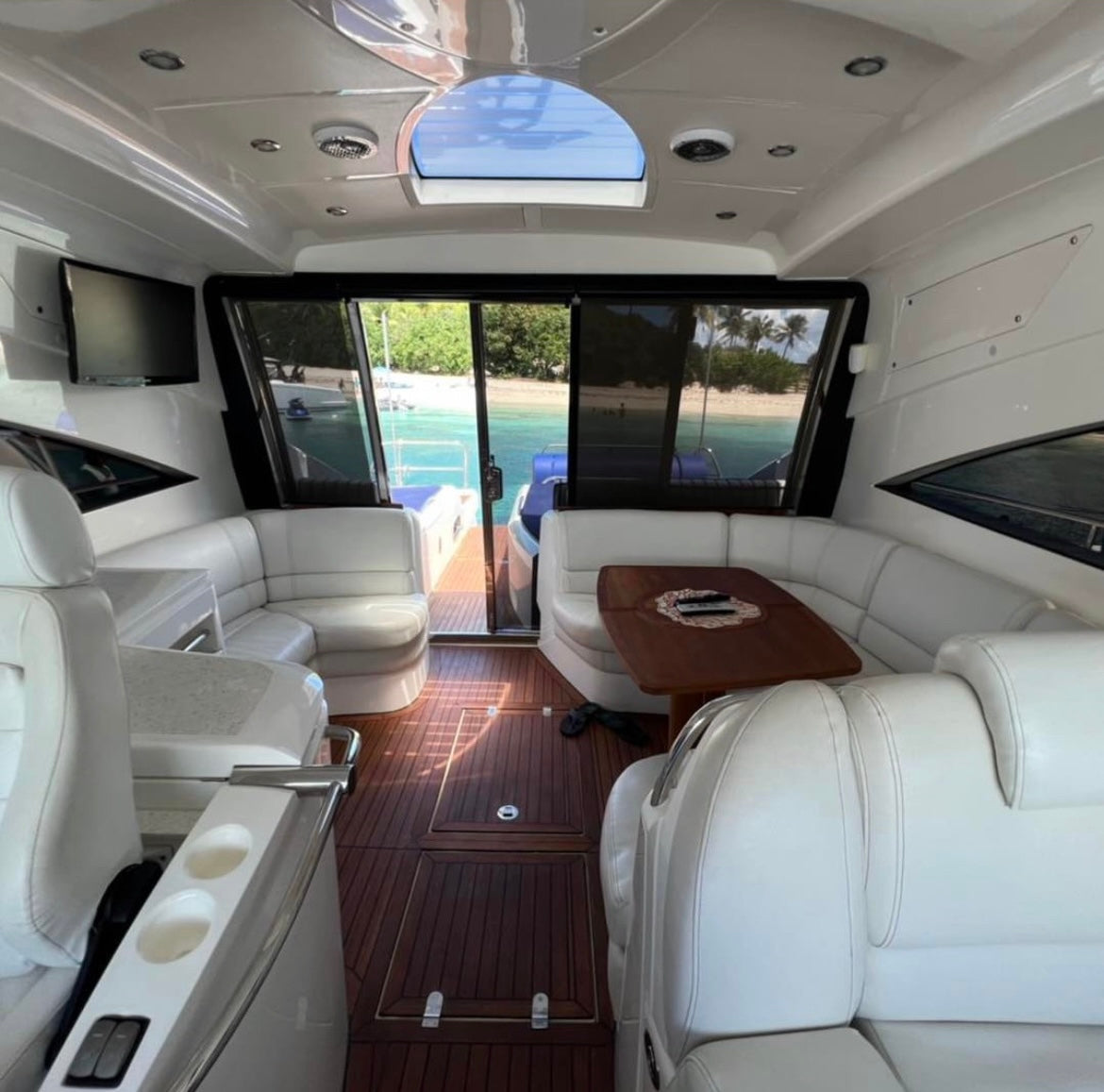 65' Fairline (12 passengers max)