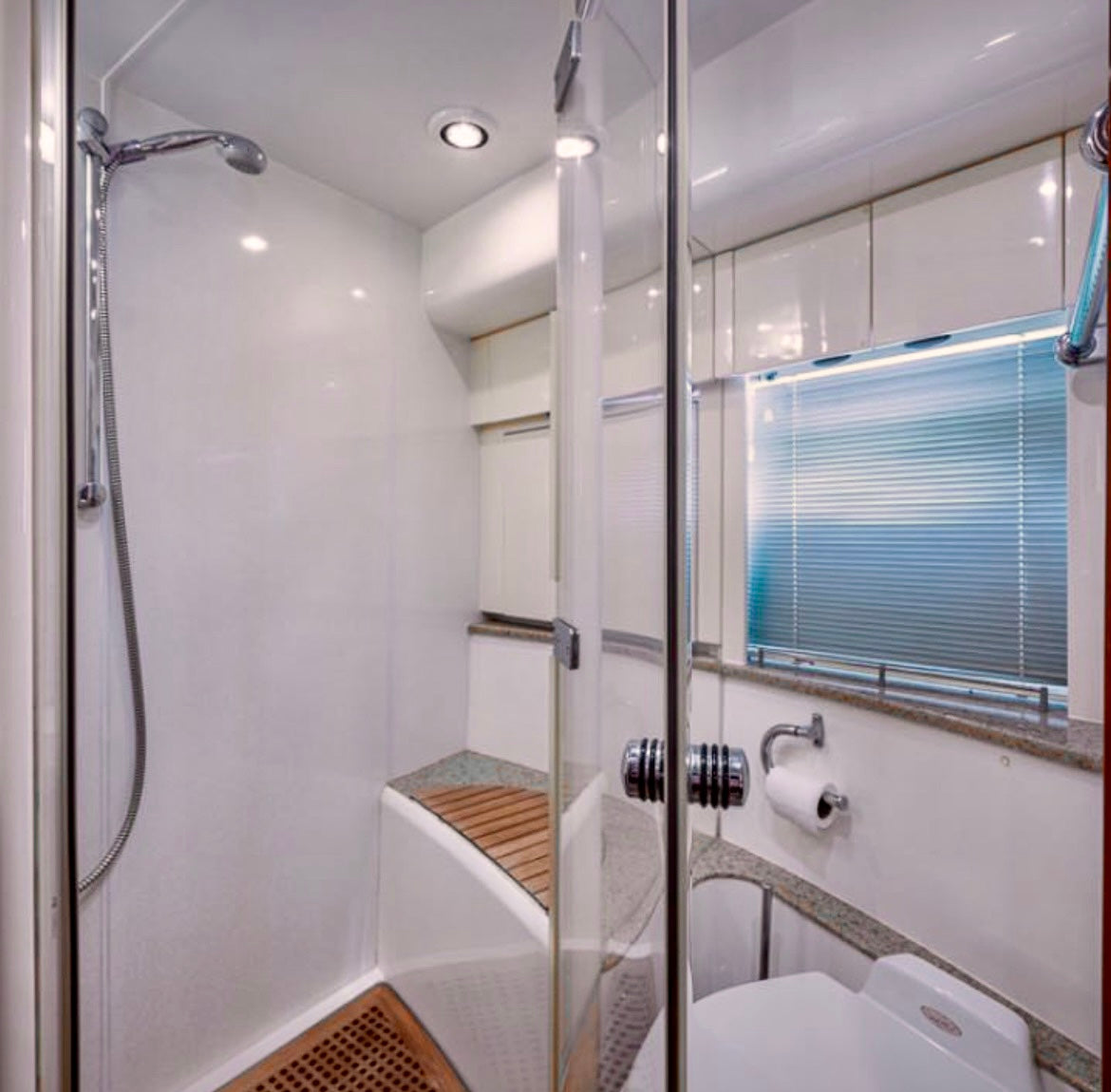 65' Fairline (12 passengers max)