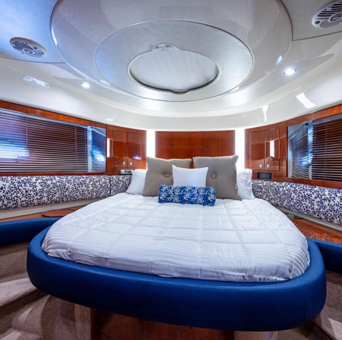 65' Fairline (12 passengers max)