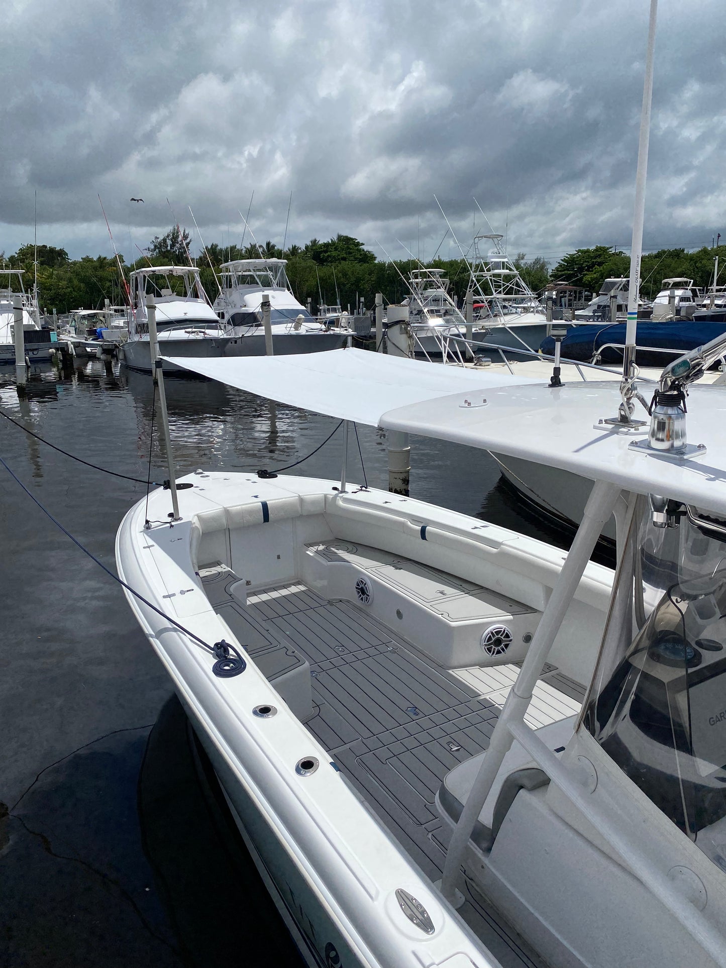 32' Intrepid (8 passengers max)