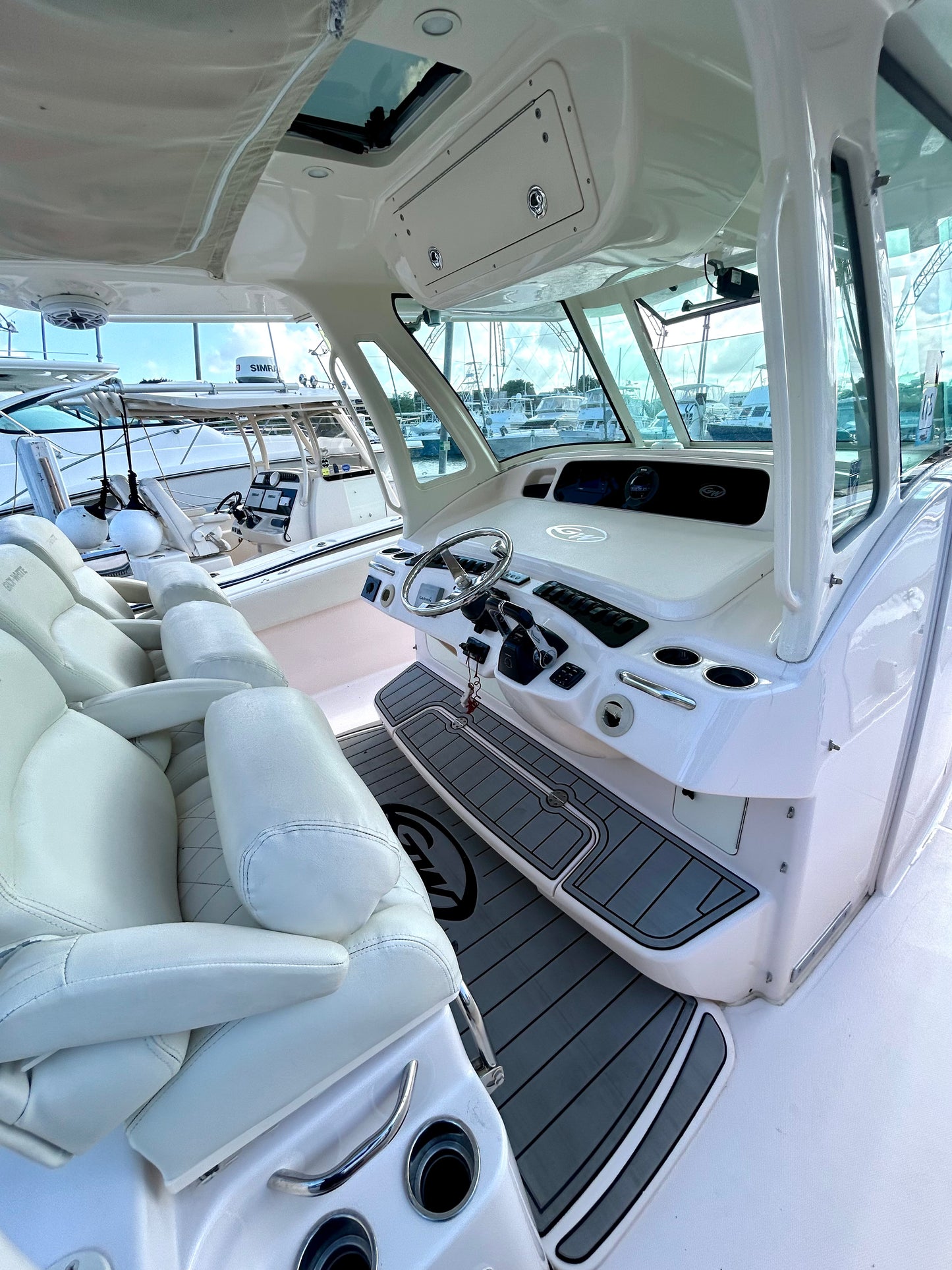 37' Grady White (10 passengers max)