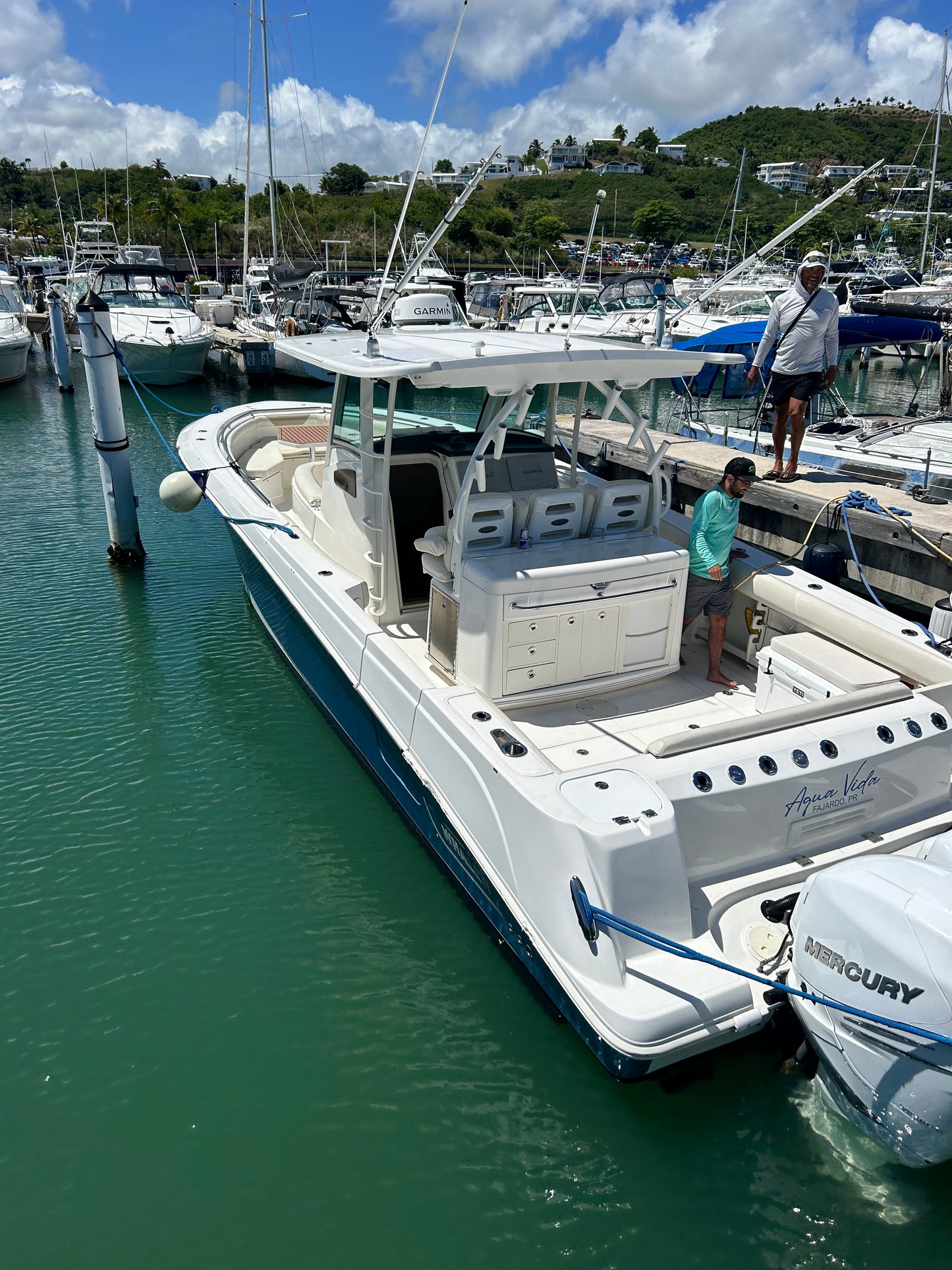 37' Boston Whaler (12 passengers max)