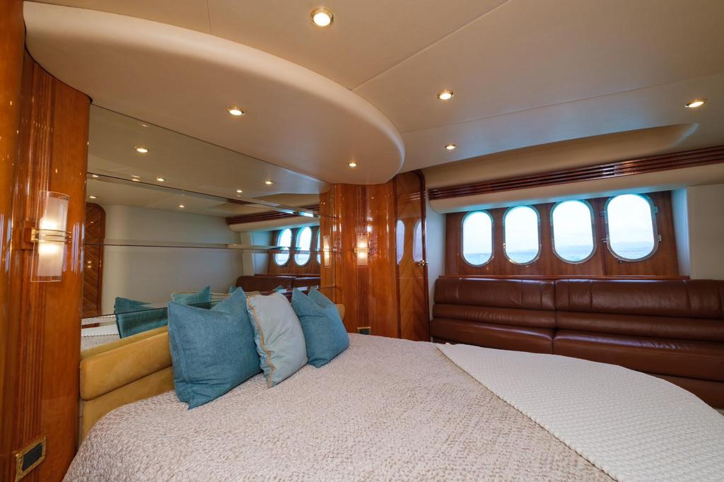 68' Azimut (12 passengers max)