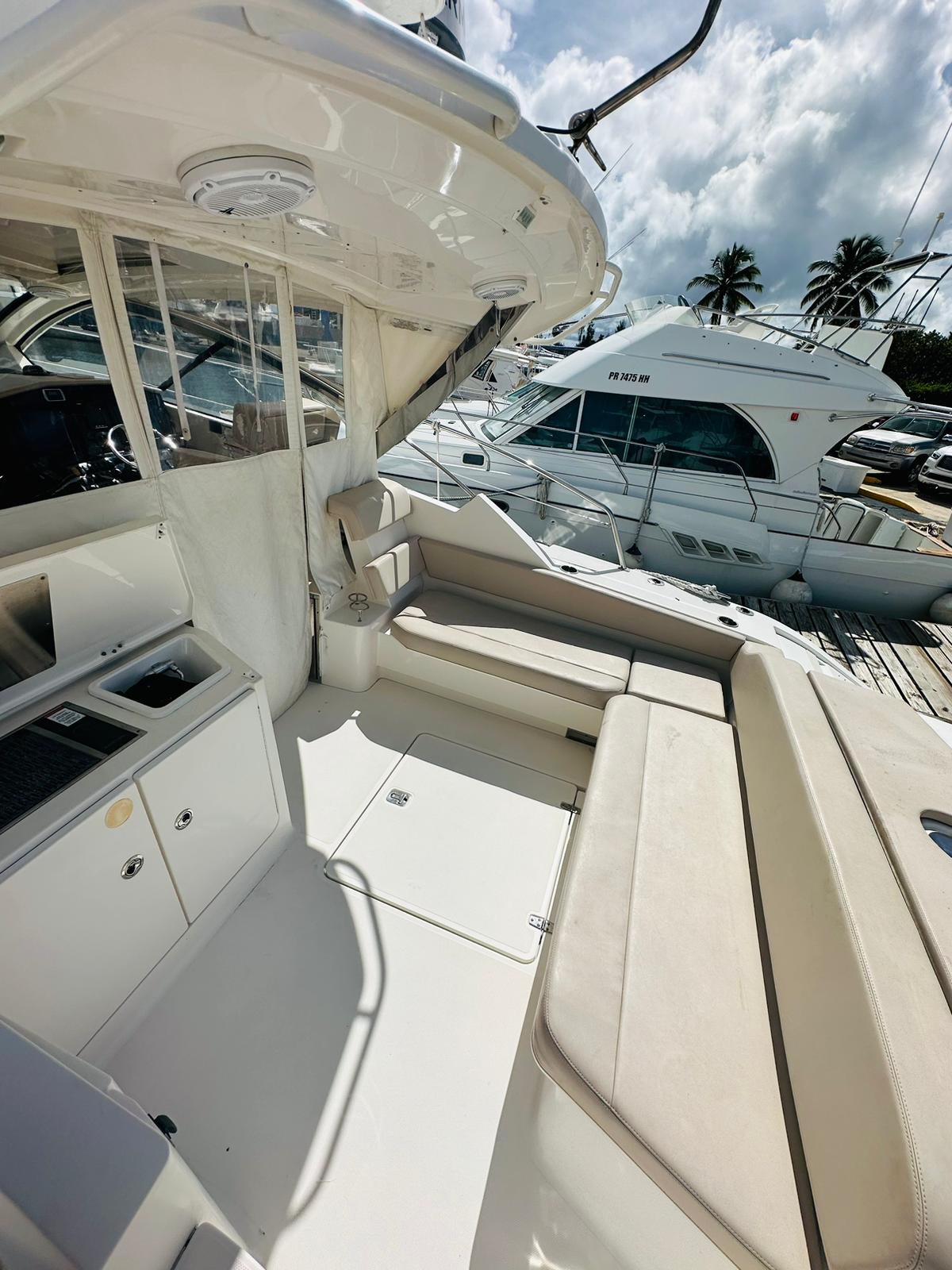 40' Pursuit ( 8 passengers max)