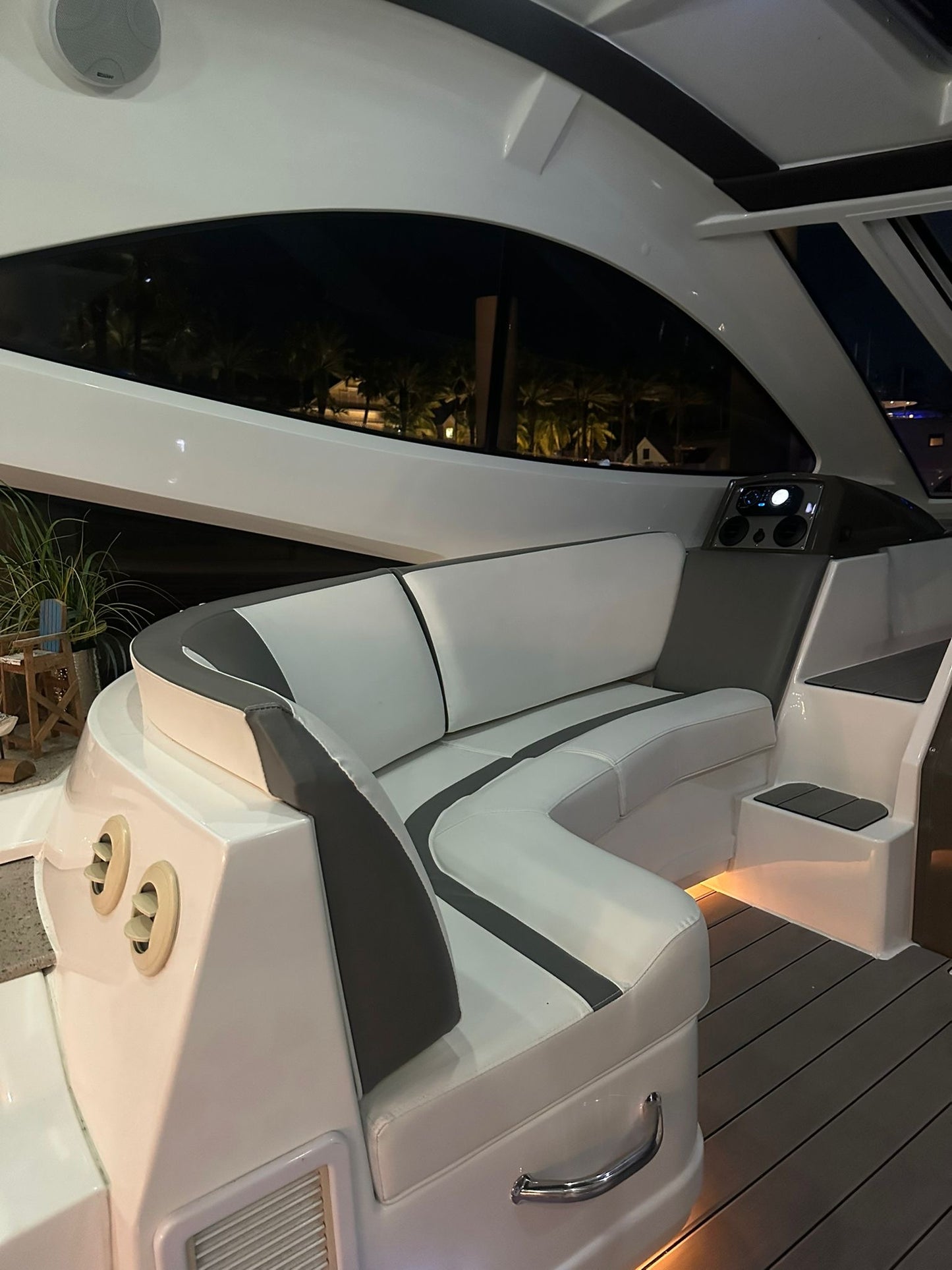 54' Cruiser (12 passengers max)