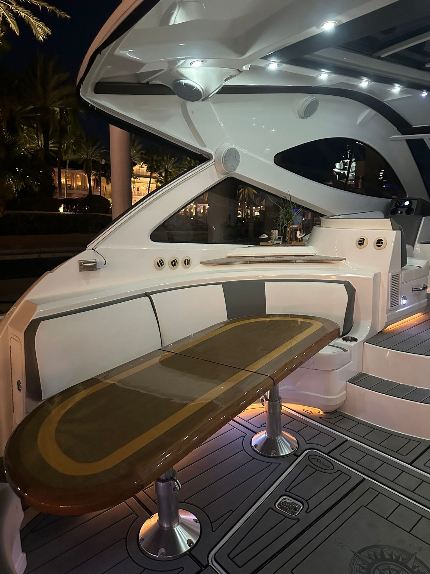 54' Cruiser (12 passengers max)