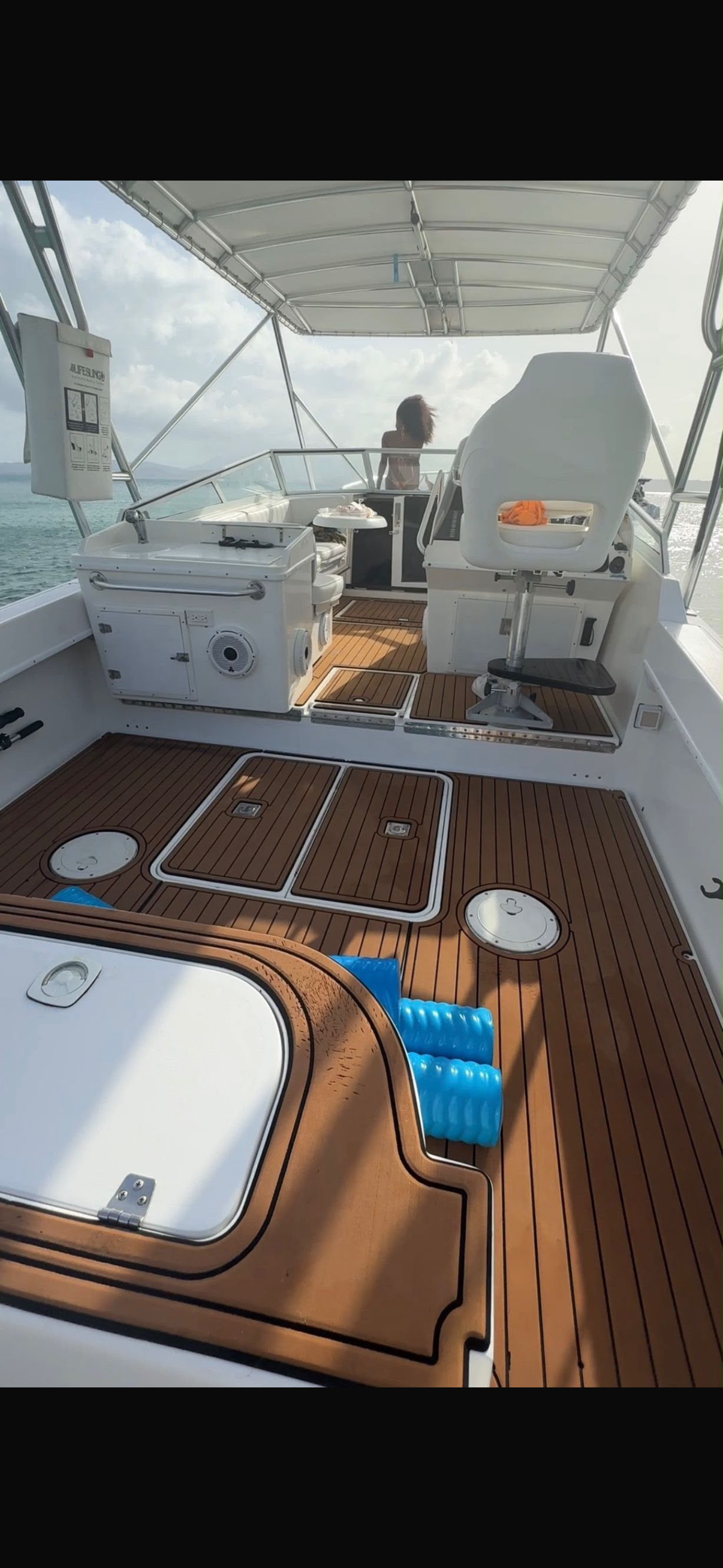 38' Contender (12 passengers max)