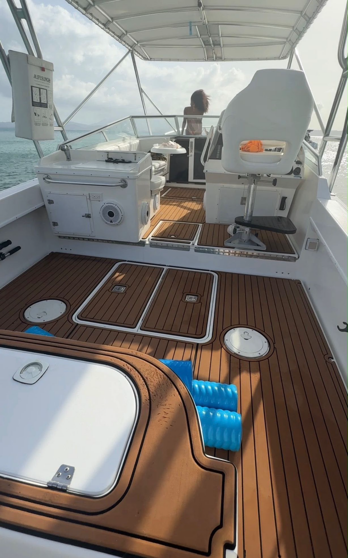 38' Contender (12 passengers max)